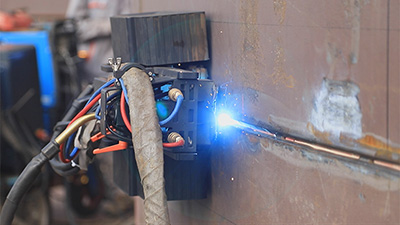 Robot de soudage, à chenille sans rail de guidage