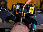 Robot de soudage, sans rail de guidage pour tuyau